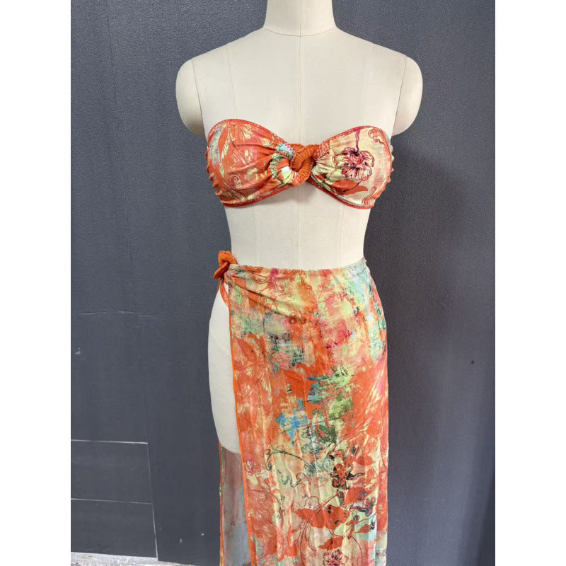Dame strandkjole med floral vikledetalje og raffineret binding