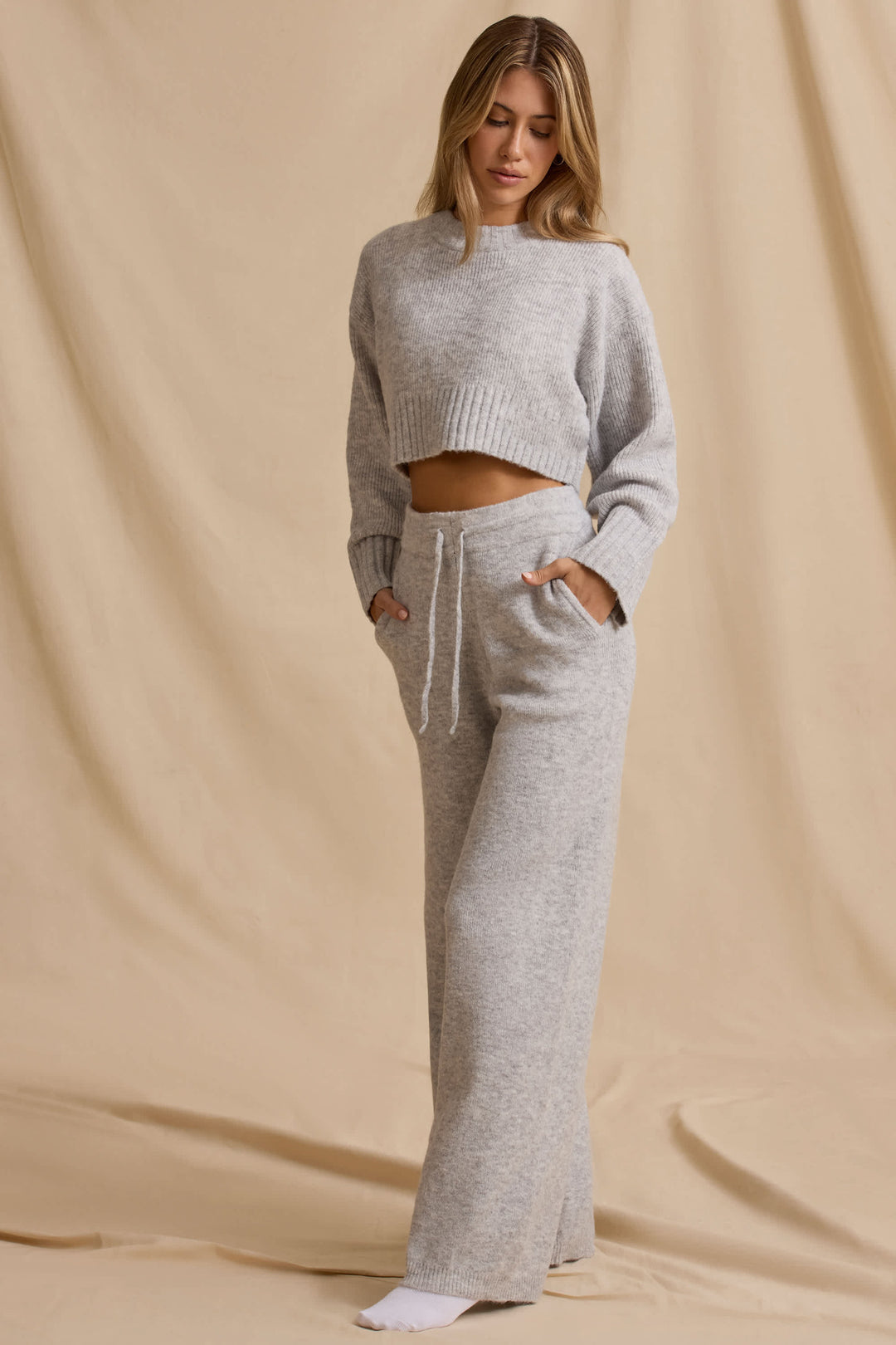 Dame afslappet og komfortabel strik sæt med cropped sweater og brede bukser Stilla