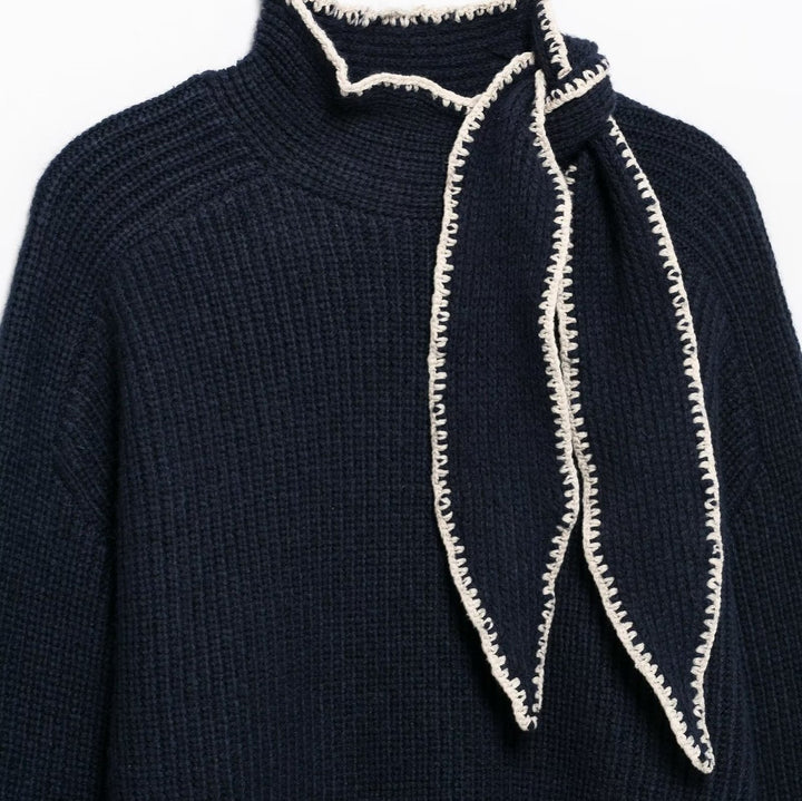 Femme Mock Neck Strikbluse med Sløjfedetail Stilla