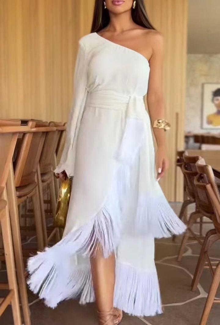 Dames Elegant Maxi Kjole med Asymmetrisk Design og Frynsede Detaljer