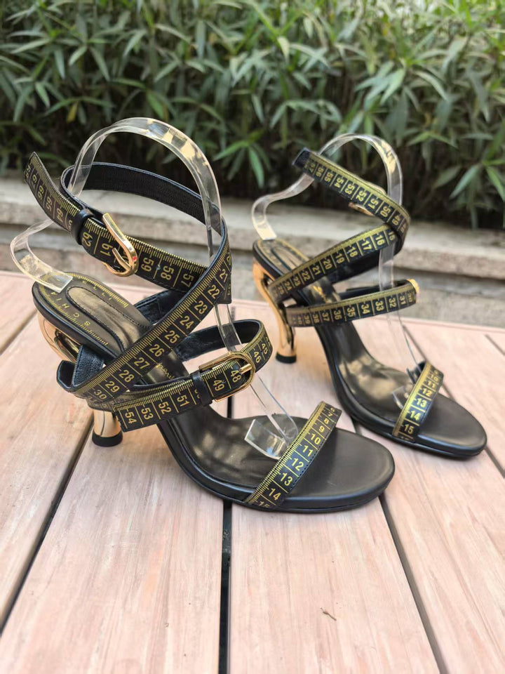 Femme Statement Stiletto-hæle med målebånd-detalje Stilla