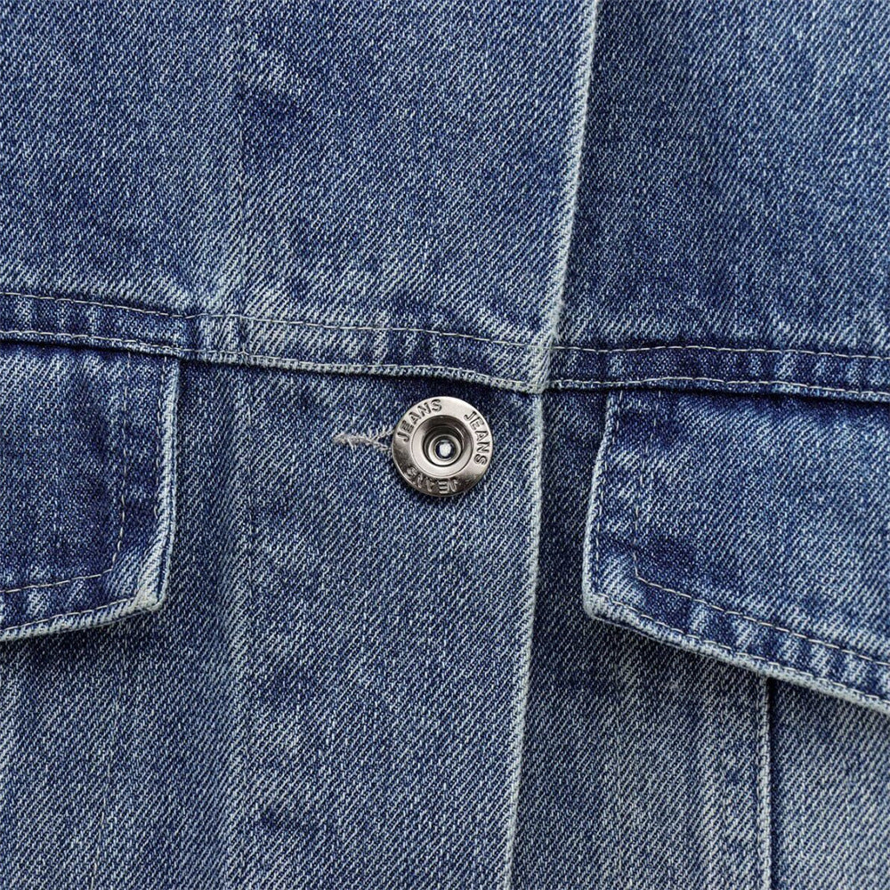 Femme Oversized Denim-jakke med Klassisk Knaplukning Stilla