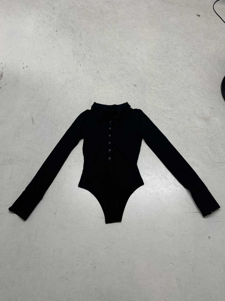 Dame Langærmet bodysuit med elegant krave og gennemgående knaplukning Skovae