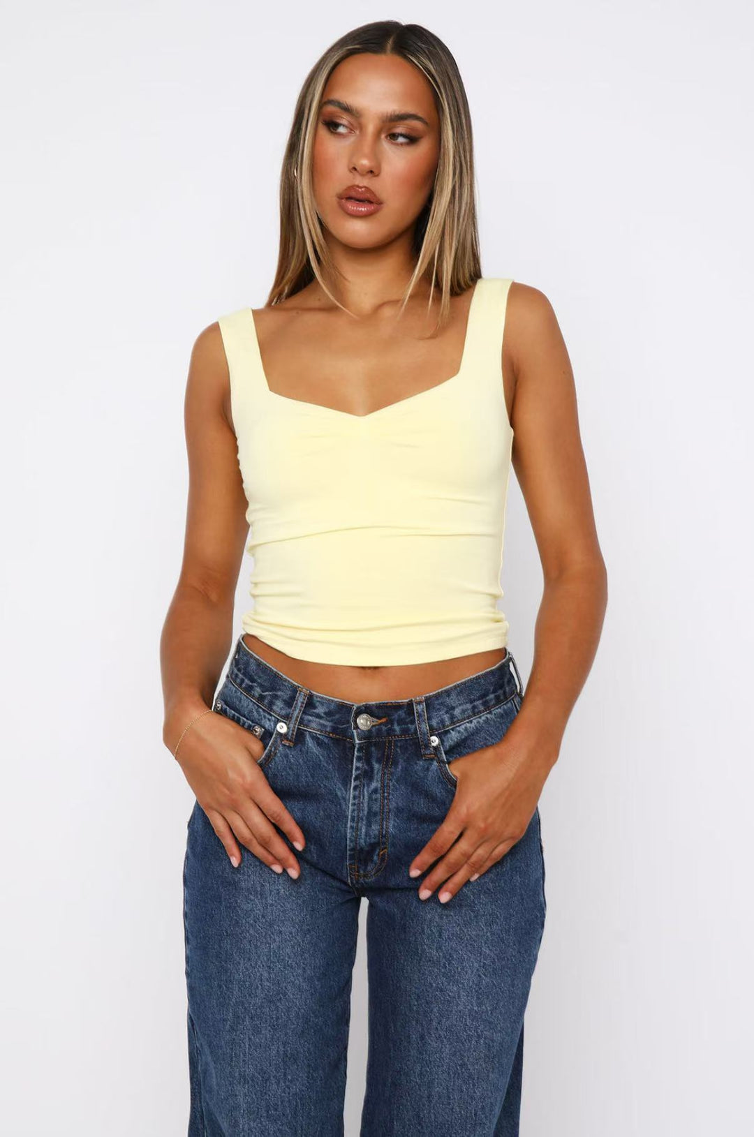 Dame figursyet Crop-Top med brede stropper og V-hals Skovae