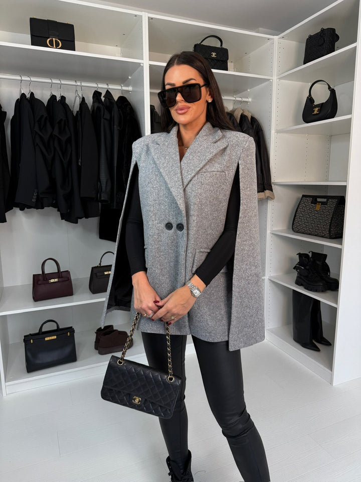 Dame stilfuld lang jakke med cape-design Stilla
