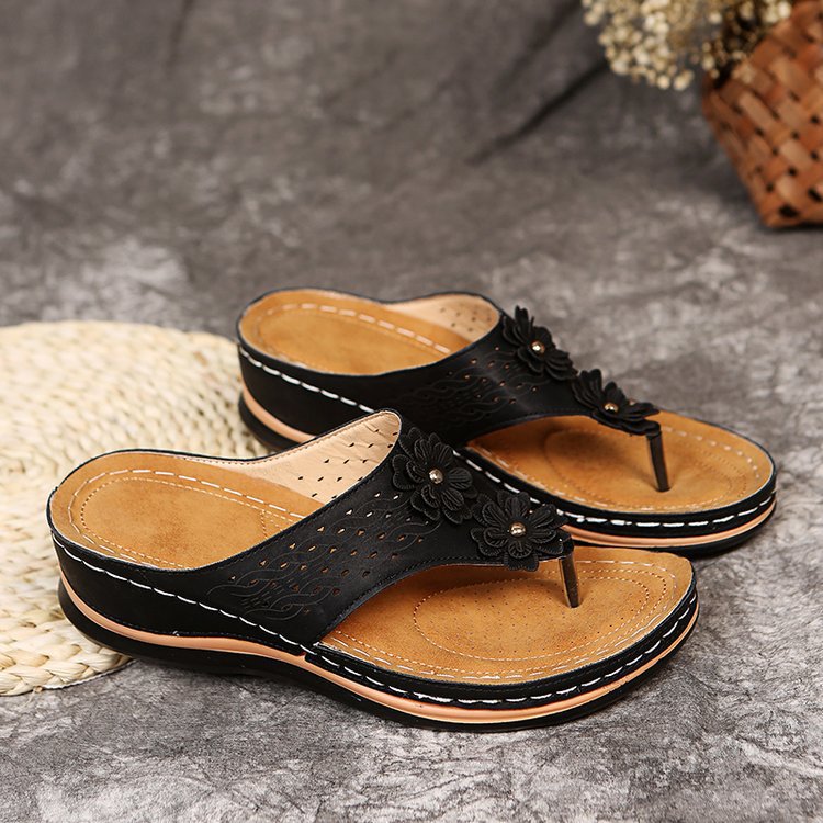 Dame flip-flops med luftig overfladestruktur og blomsterdesign Stilla