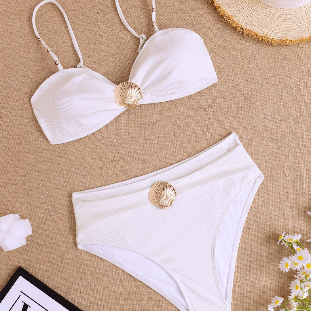 Damer højt skåret bikini med elegant musling-detalje Skovae