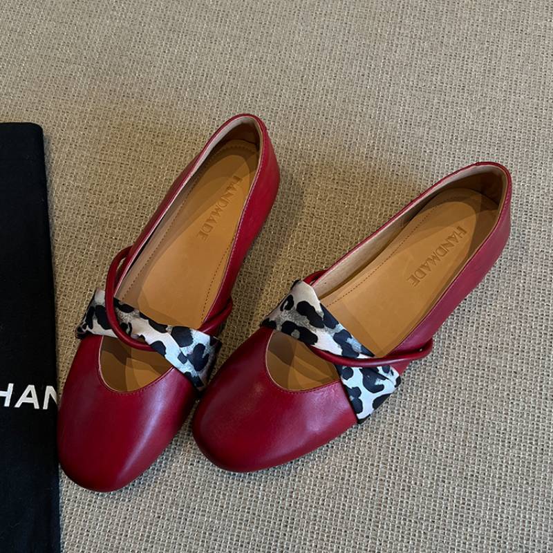 Damer Elegantly Designed Mary Jane Flats med stilfuldt mønstret bånd Stilla