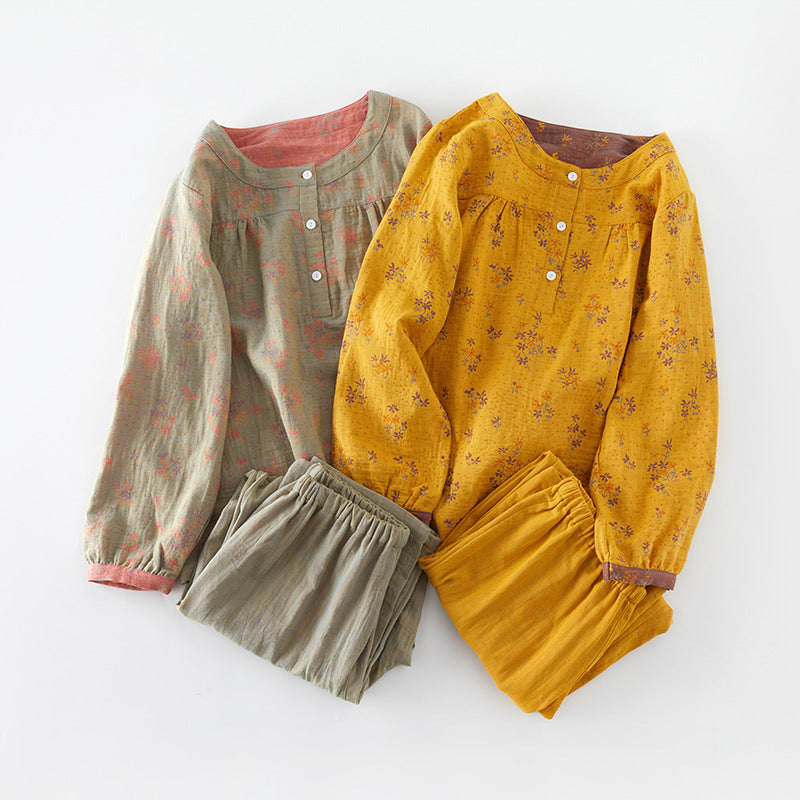Dame komfortabel pyjamas med fine, blomster mønstre Stilla