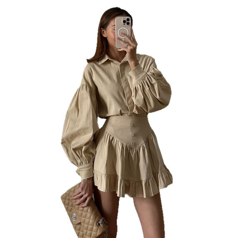 Dame bluse skirt i moderne stil med voluminøse ærmer og flæse detaljer Stilla