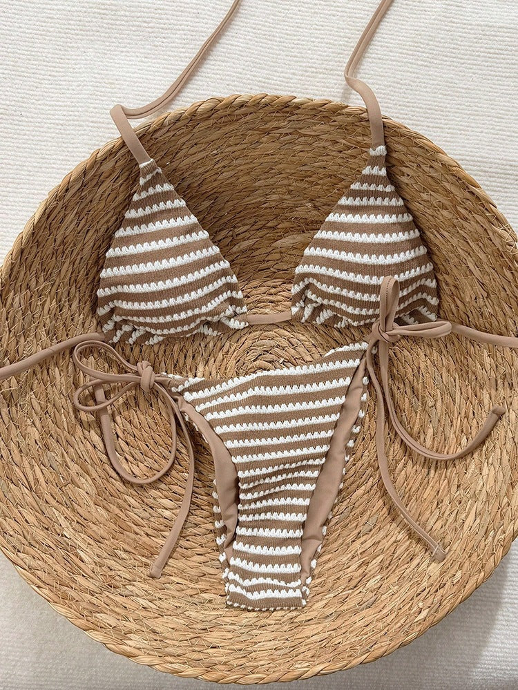 Dame triangel-bikini med justerbare bindebånd og trendy stribet mønster Skovae