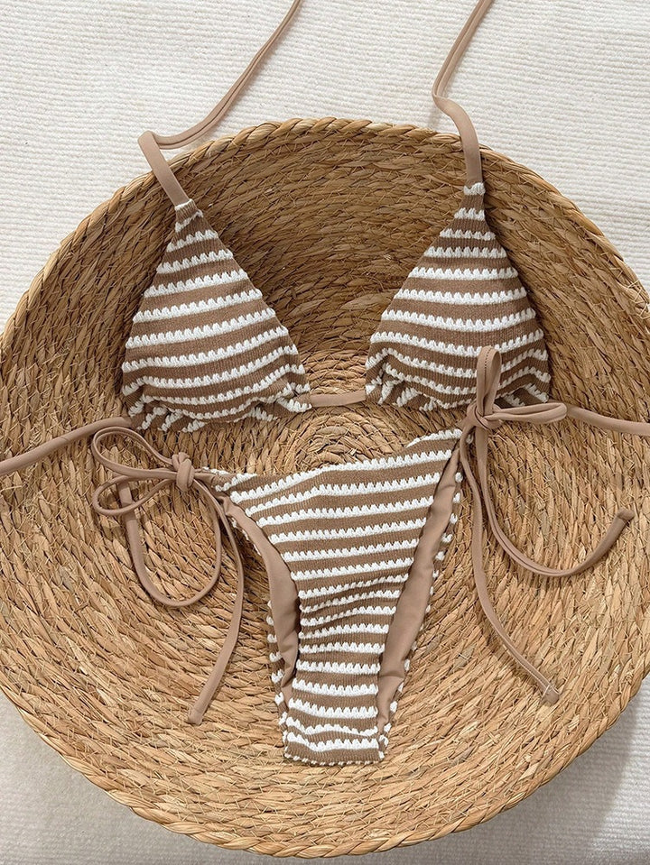 Dame triangel-bikini med justerbare bindebånd og trendy stribet mønster Skovae