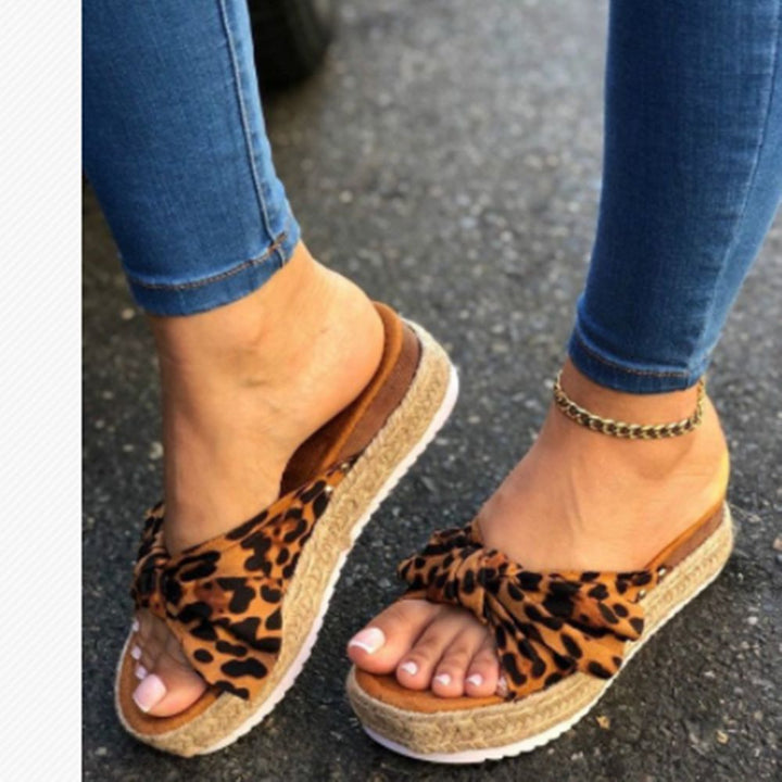 Dame komfortable sommer-sandaler med flettet design og moderne sløjfeakkent Stilla