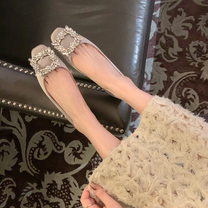 Dame elegante satin ballet sko med dekorativ smykke accent Stilla