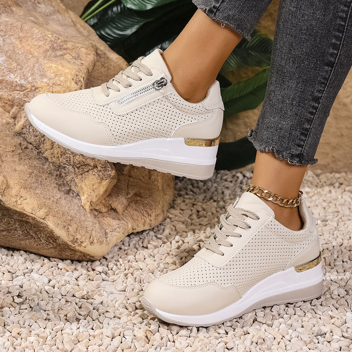Dame Sporty sneakers model med åndbart overmateriale og båndaccent Stilla