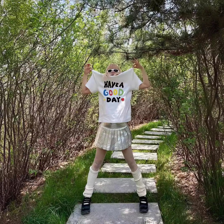 Dame T-shirt med kreativt, farverigt motiv og afslappet pasform Stilla