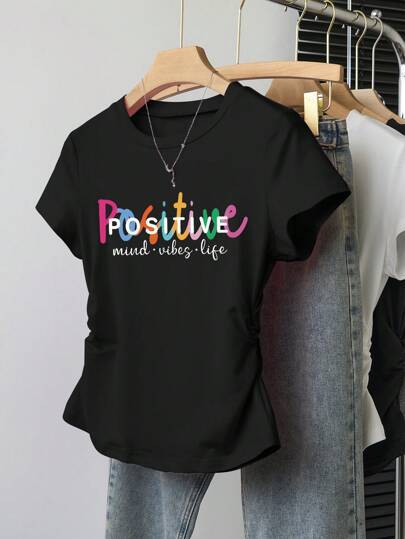 Dame Crop-T-Shirt med tætsiddende snit og moderne design Skovae