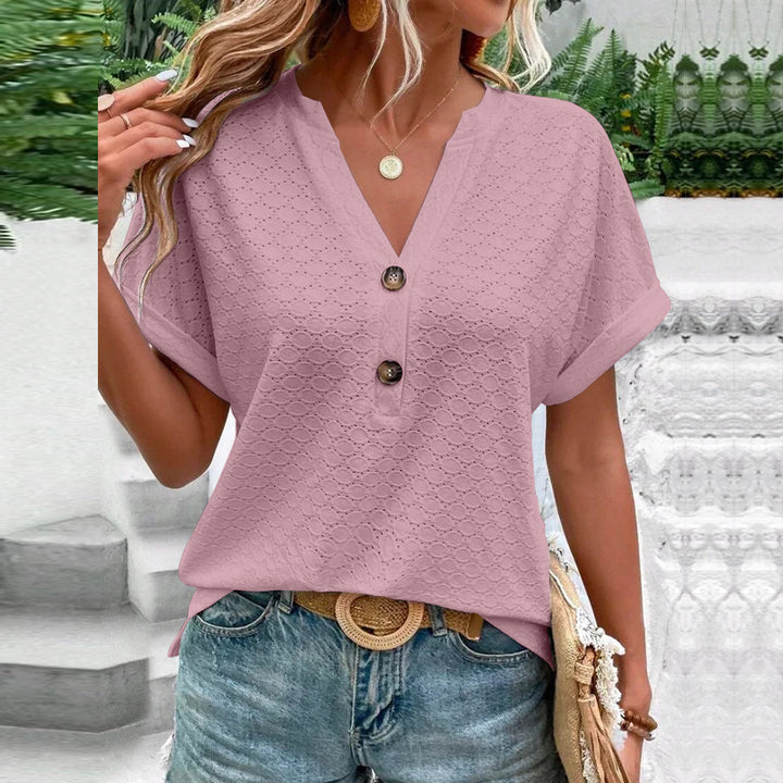 Dame løs kortærmet bluse med knapdetalje og struktureret design Stilla