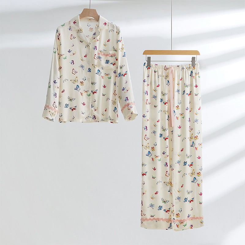 Dame pyjamasæt med legende sommerfuglemotiv og komfortabel pasform Stilla