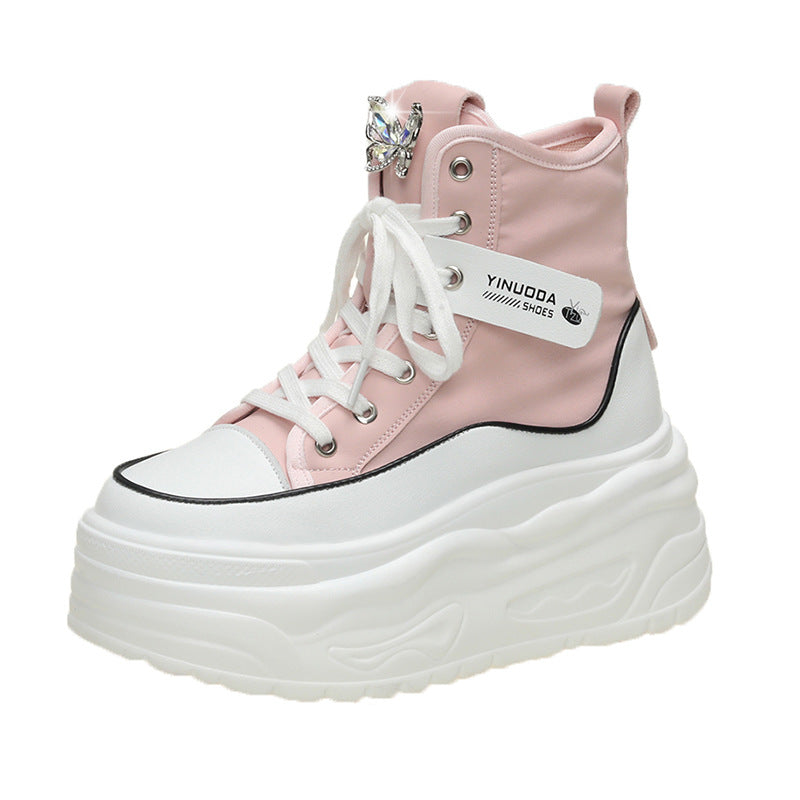 Dame højemodede plateau-sneakers med stilfuldt snøre-design og iøjnefaldende anhænger Stilla