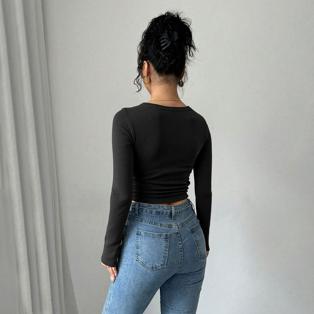 Kvindernes langærmede crop top med elegant knapdekoreret front Stilla