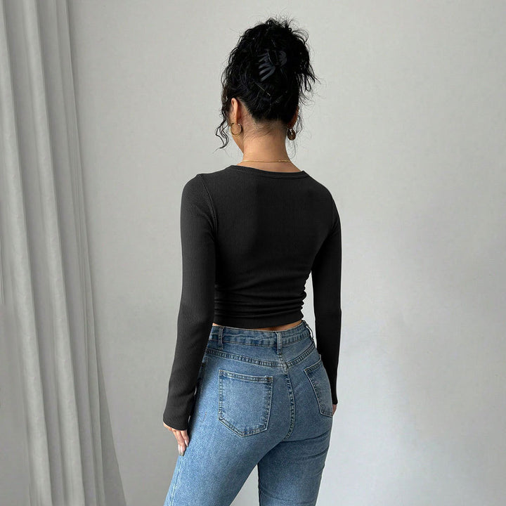 Kvindernes langærmede crop top med elegant knapdekoreret front Stilla