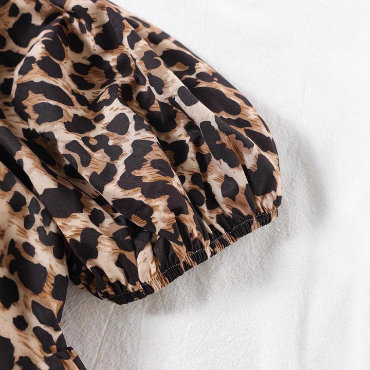 Dame bluse top med trendy leo mønster og voluminøse pufærmer Stilla
