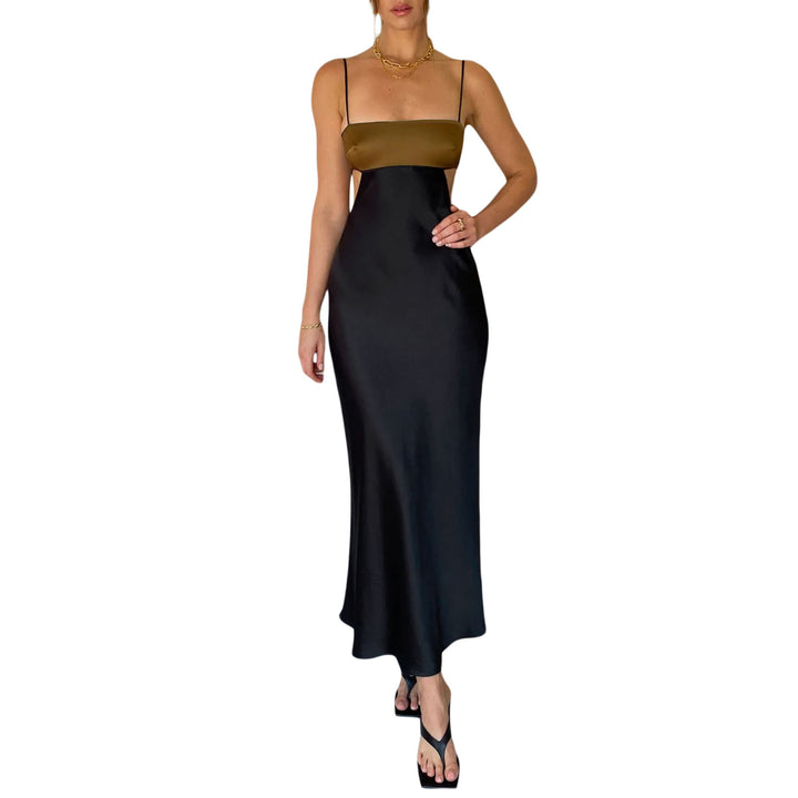 Dame elegant lang kjole med innovativt cut-out design og fine spaghetti stropper Skovae