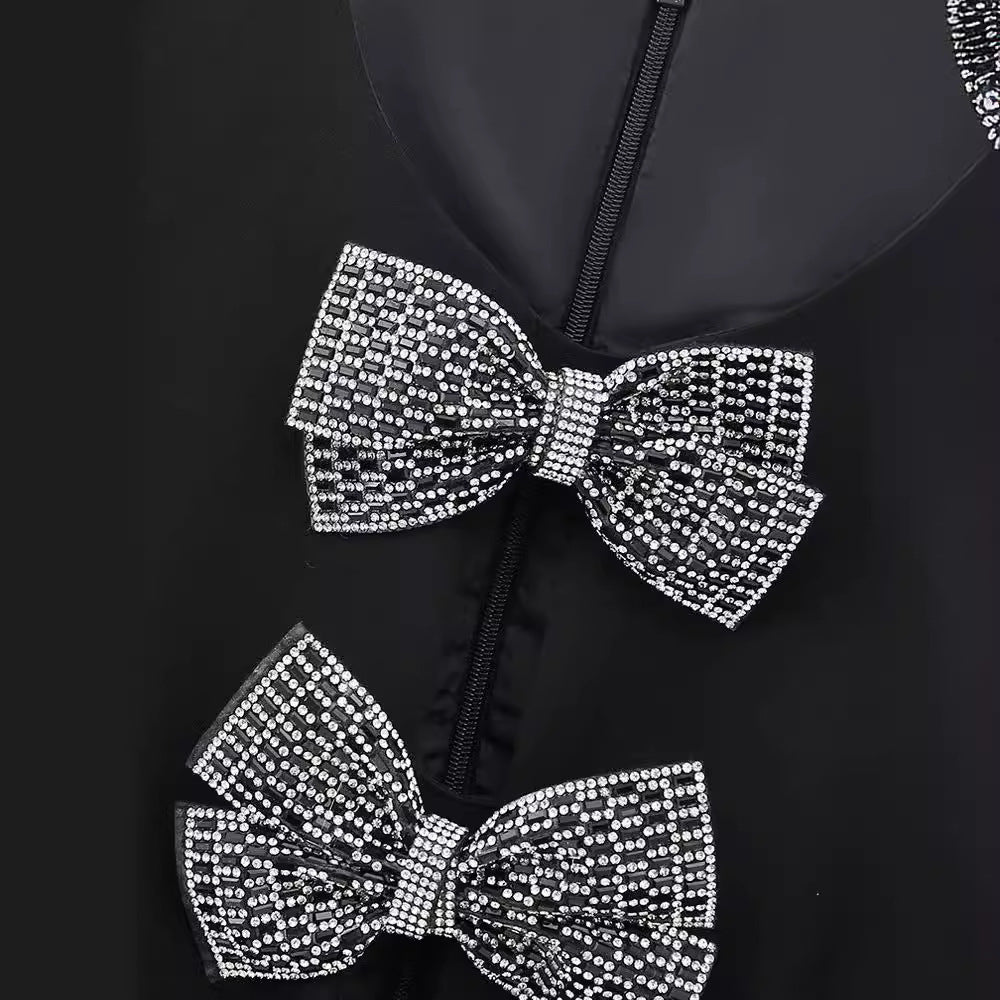 Damekjole med struktureret design og elegante sløjfeapplikationer Stilla