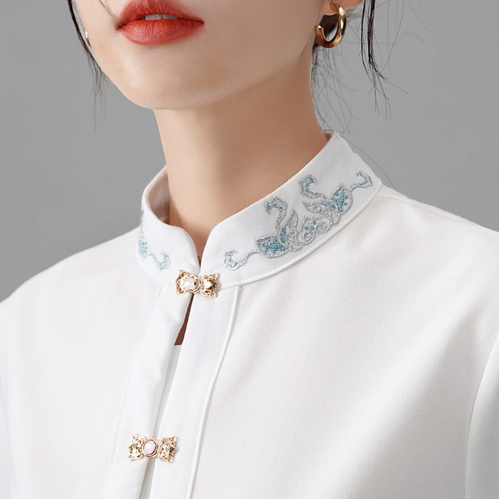 Dame elegant bluse med dekorative knapper og kunstneriske applikationer Stilla