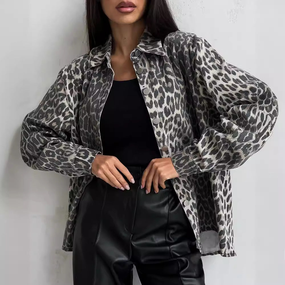 Kvindernes trendy oversized denimjakke med leopardprint Stilla