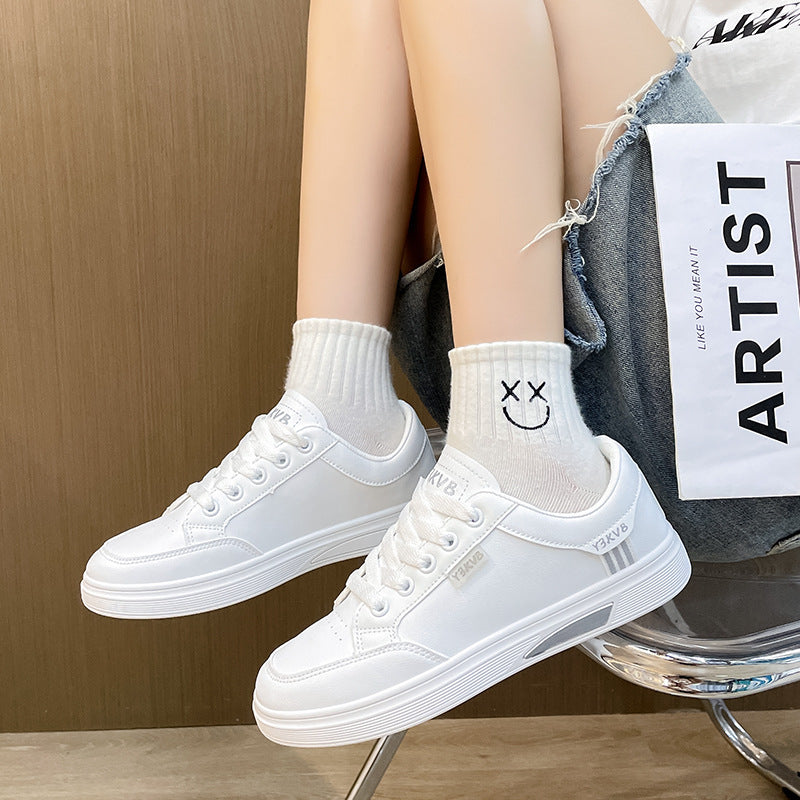 Dame Sneakers i minimalistisk design med åndbart overmateriale og behageligt fodseng Stilla