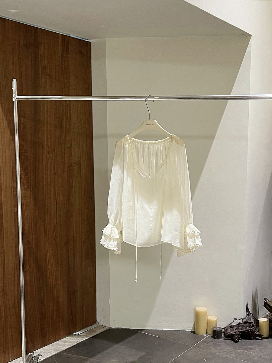 Dame luftig overdel med flæse detaljer og fin broderi Stilla