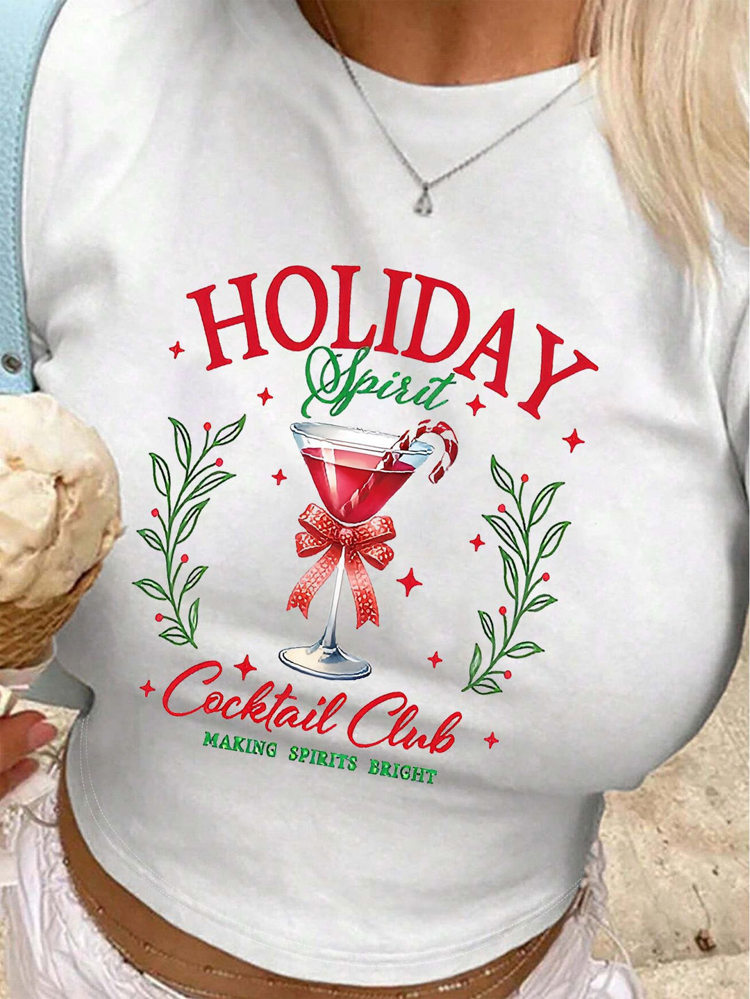 Dame Crop-top med kreativ cocktailmotiv og festligt print Skovae