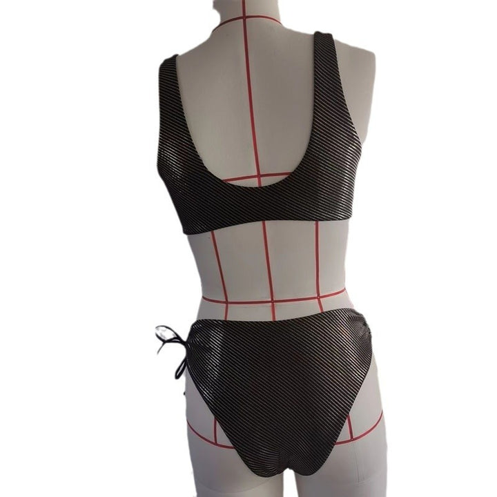 Dame bikini sæt med blomsterapplikation og sporty snit Skovae