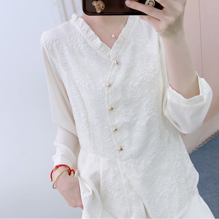 Damebluse med blomsterbroderi og elegante smykkeknapper Stilla