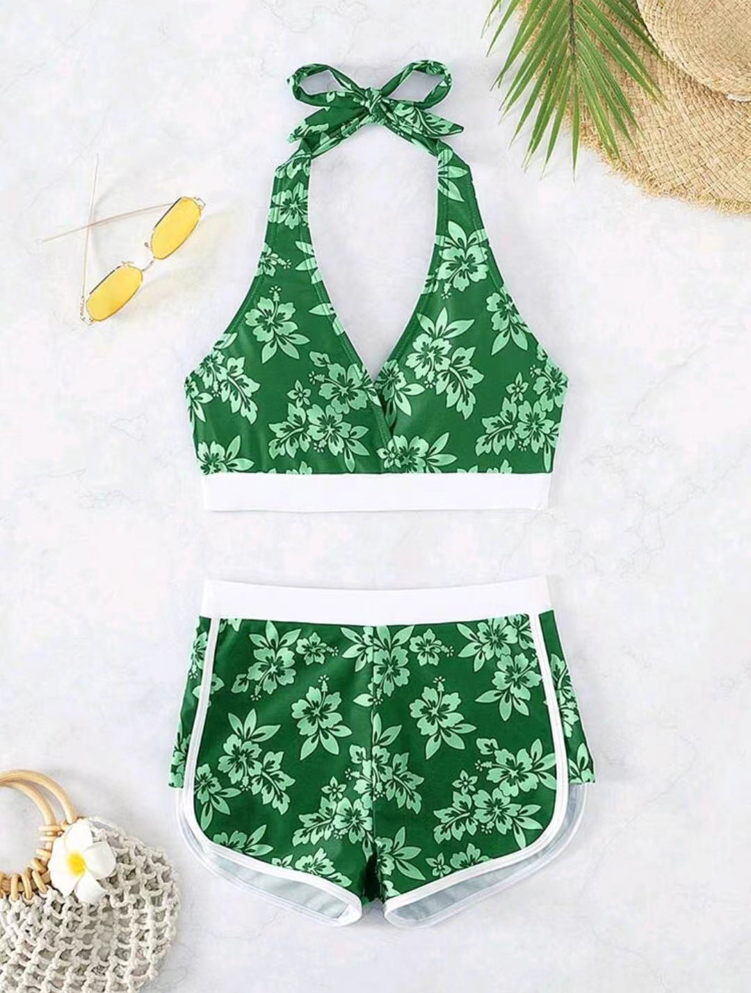Dame Mode Bikini-sæt med blomster-halter-top og sporty shorts Stilla