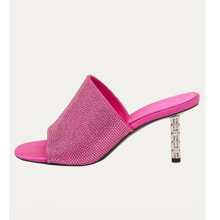 Femme Krystalbesatte Open-Toe Mules med skulpturel hæl Stilla