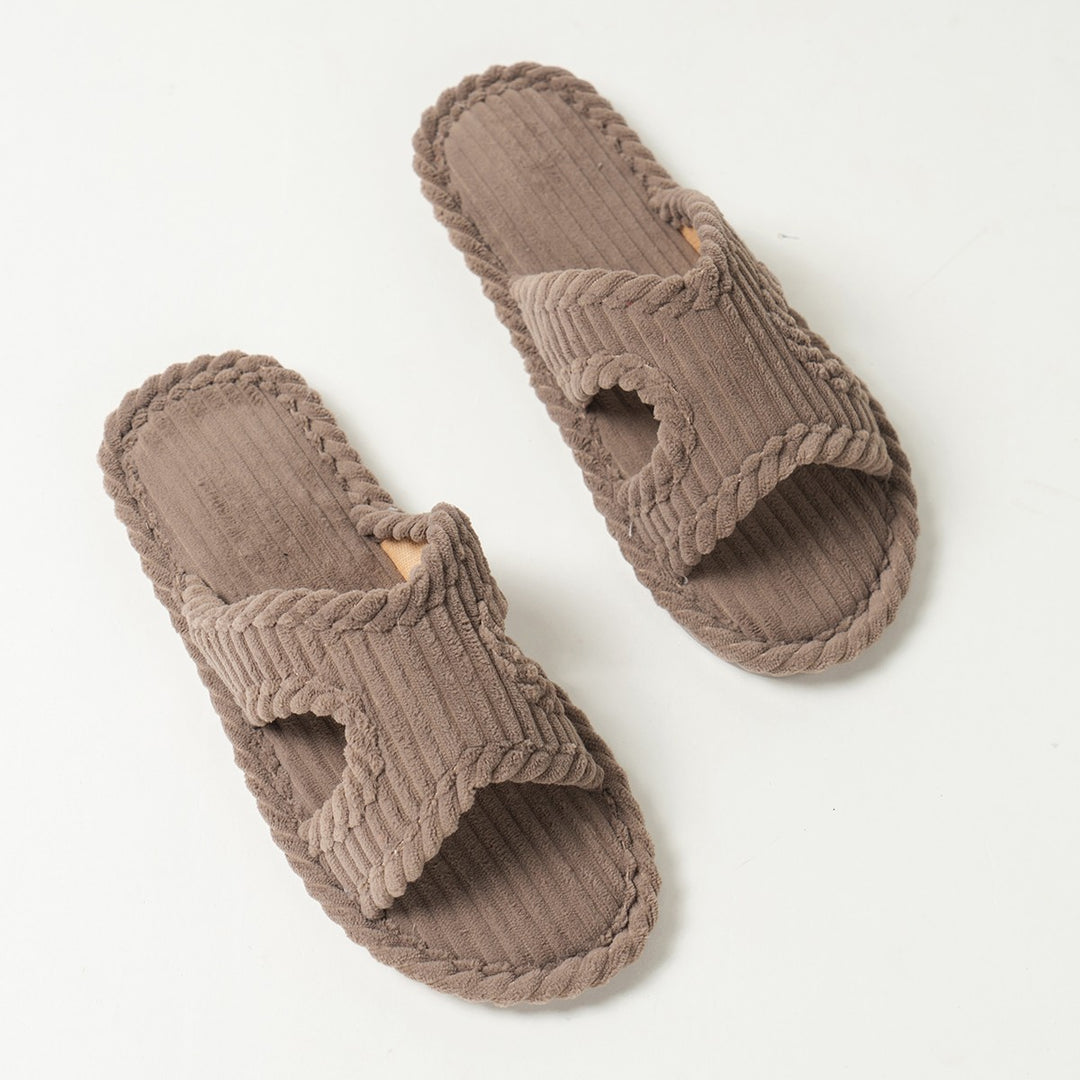 Dame fluffy slippers med flettede detaljer og komfortabel sål Stilla