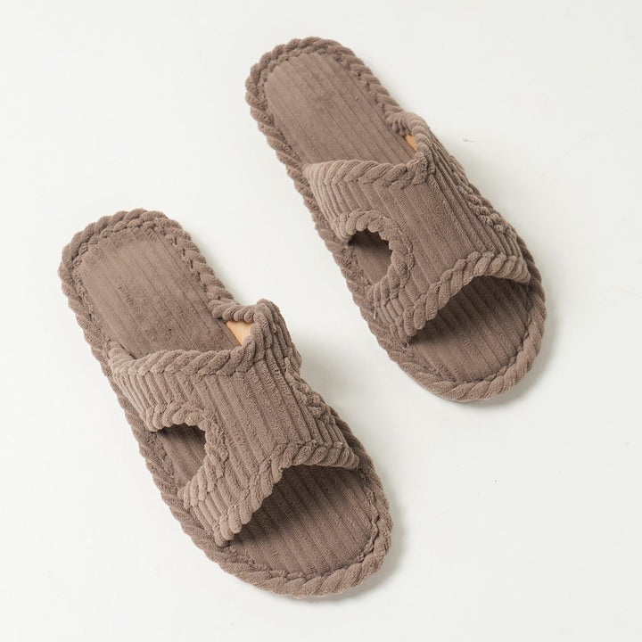 Dame fluffy slippers med flettede detaljer og komfortabel sål Stilla