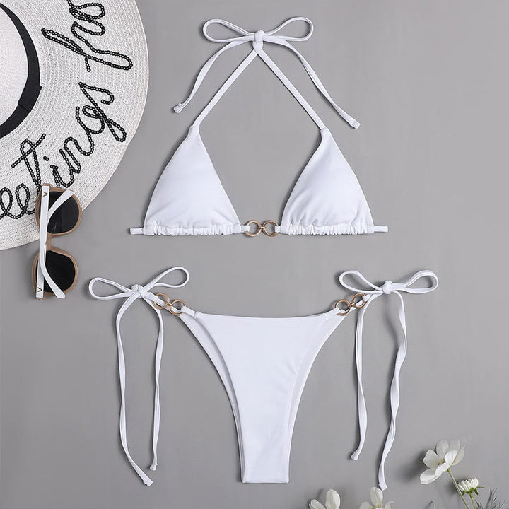 Dame trekant-bikini med stilfulde snore og elegant ringdetalje Stilla