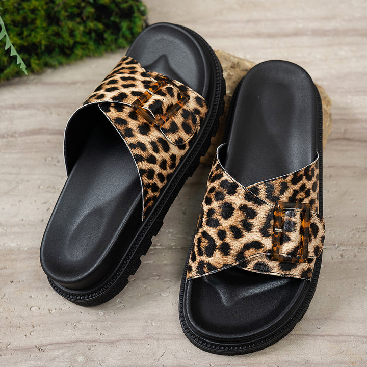 Dame stilfulde slide-sandaler med leopardmønster og moderne spænde-design Stilla