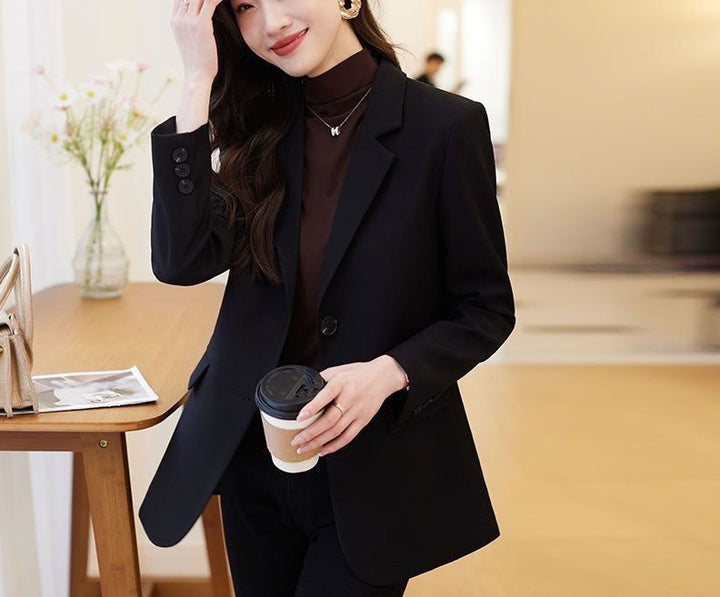 Kvinderne stilfulde blazer med klassisk snit og elegante detaljer Stilla