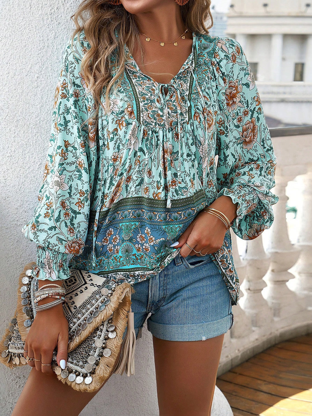Damebluse med blomster mønstre Stilla