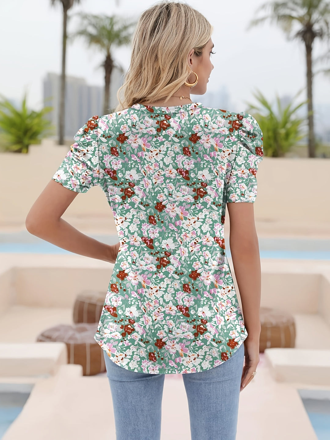 Damebluse med pufærmer og blomstermønster Stilla