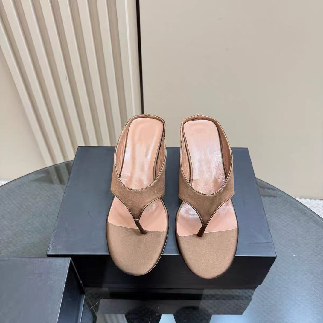 Femme Stilfulde Åbne Tå Thong Sandaler med Slankt Design  Stilla