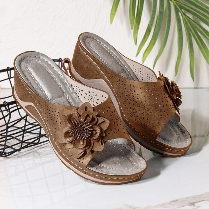Dame komfortable slippers med blomsterperforeringer Stilla