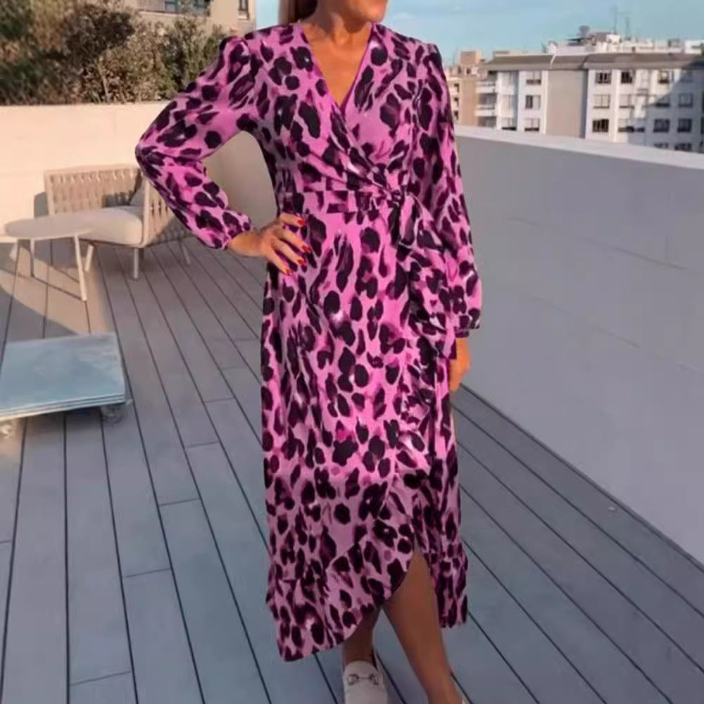 Dame wrap kjole med elegant leopardmønster og voluminøse ærmer Stilla