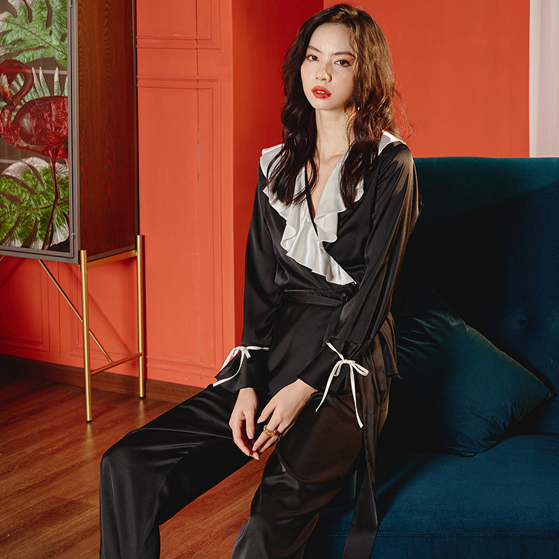 Dame Satin Pyjamas Sæt med voluminøs Krave og elegante Flæse detaljer Stilla