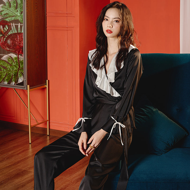 Dame Satin Pyjamas Sæt med voluminøs Krave og elegante Flæse detaljer Stilla